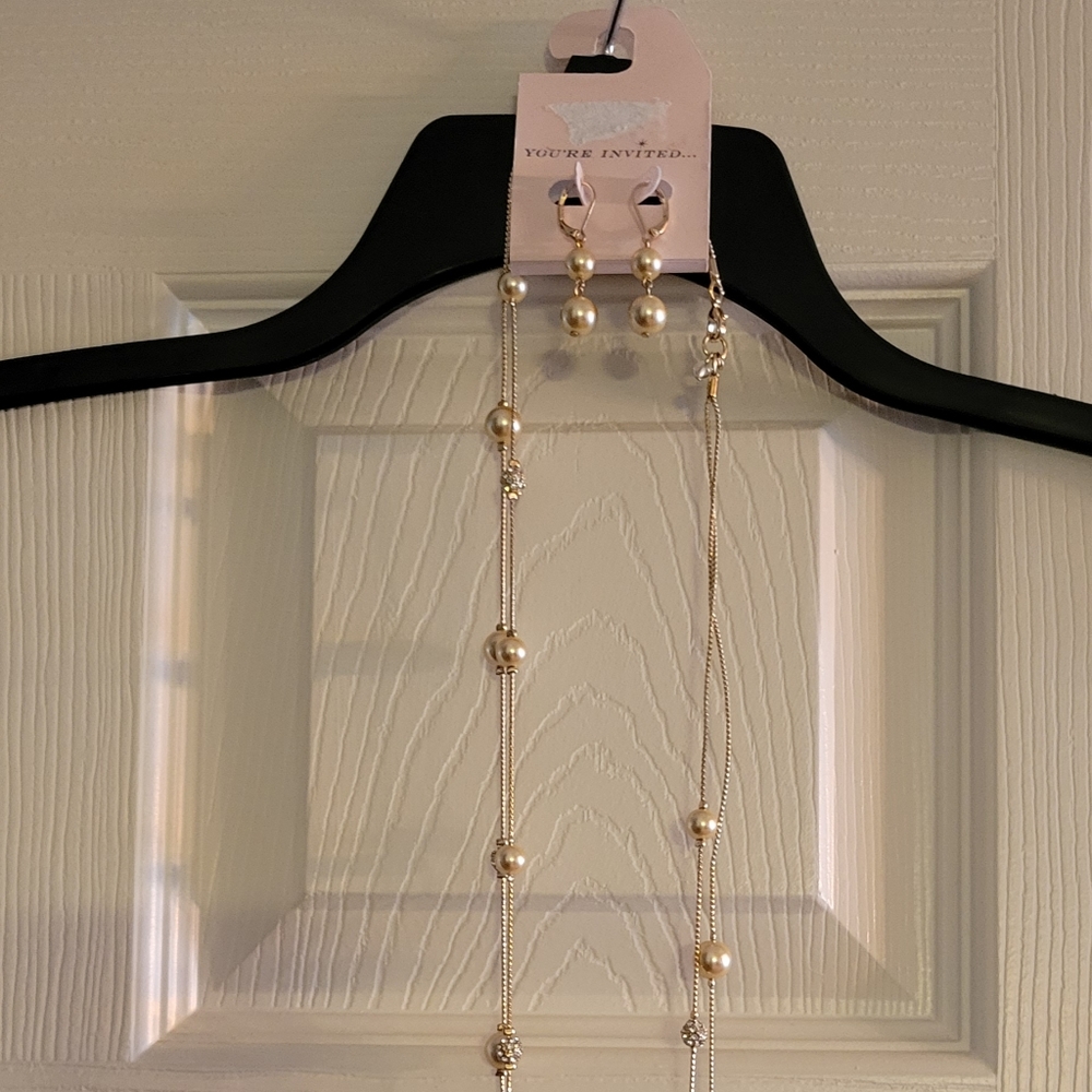 Womens necklace and earrings set